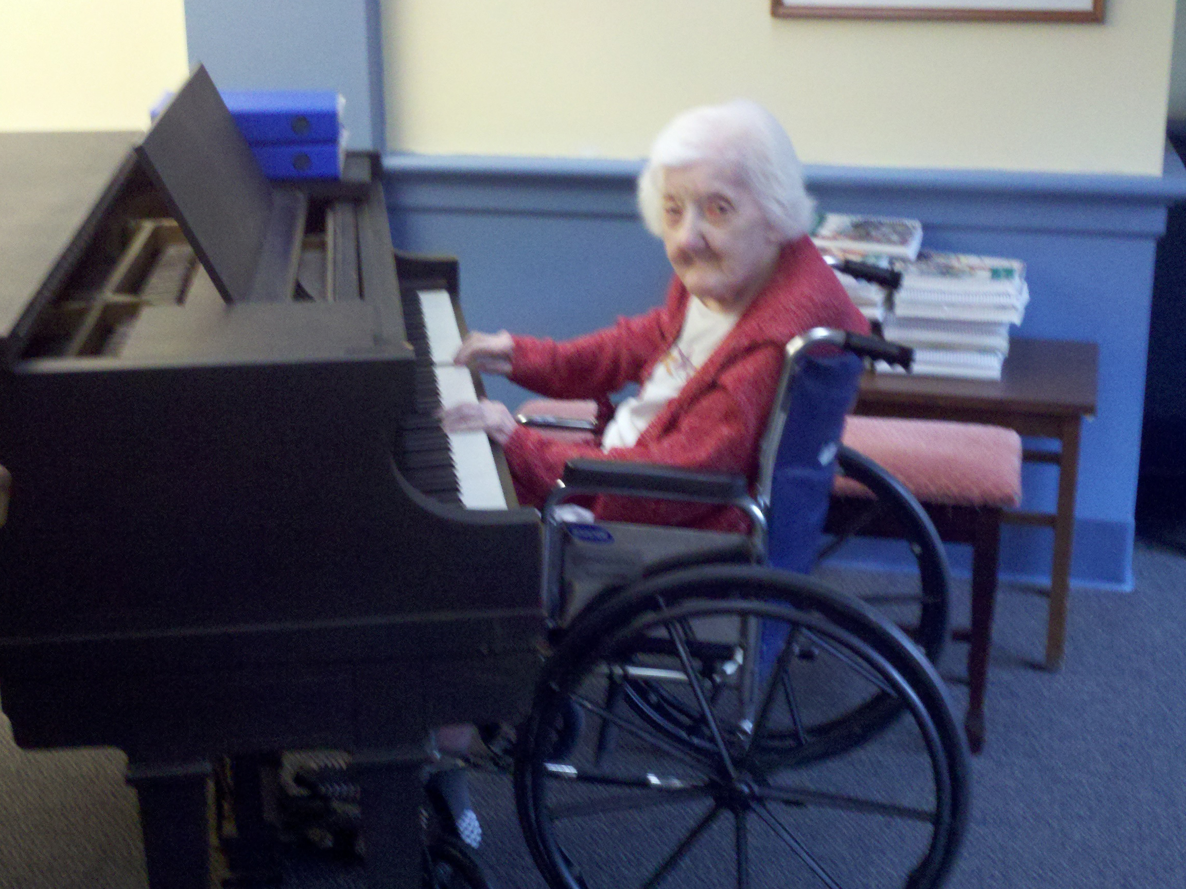 Louise playing piano 108 years old