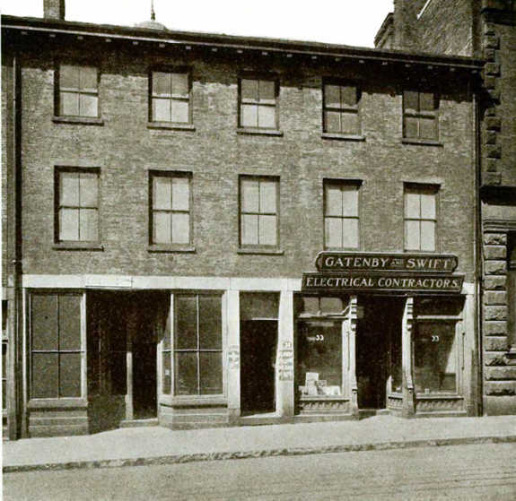 First building of the Merchants bank in New Bedfod - www.WhalingCity.net